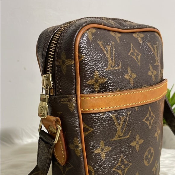 Louis Vuitton Danube Crossbody - Picture 4 of 16